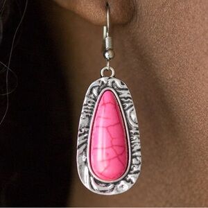 🩷🩶🩷 “CRUZIN COLORADO” - PINK CRACKED STONE TEARDROP EARRINGS - PAPARAZZI❗️